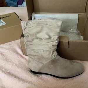Size 9w mid calf leather boot